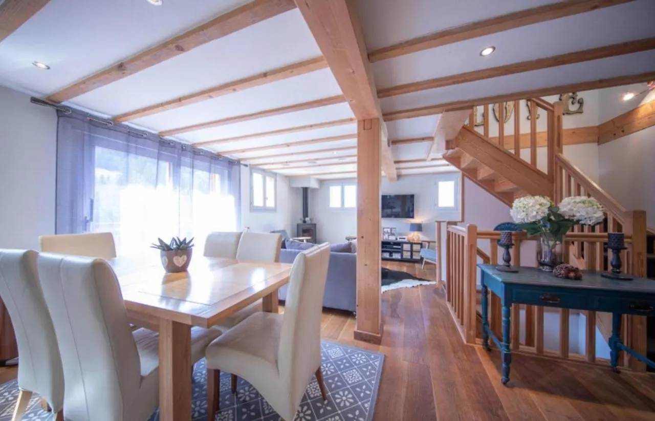 Beautiful 3 Bedroom Chalet In 모르진 프랑스